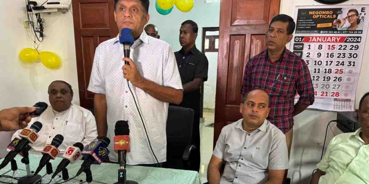 අපි කියපු අනාවැකිය හරි ගියා! අලුත් අවුරුද්ද ආරම්භයේදීම දේශපාලන පෙරළියක් කරමින් දකුණේ ශ්‍රීලනිප ප්‍රබලයා ශාන් විජයලාල් සජිත් එක්ක මරික්කාර්ගේ කාර්යාලයට එයි! PHOTOS I Sri Lanka Latest News