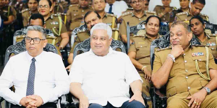 ඔන්ලයින් පනත ලබන 23 වැනිදා පාර්ලිමේන්තුවට ගේන්න පොලිස් ඇමැති ලෑස්ති වෙයි! කිසිම බලපෑමකට මම යටත් වෙන්නේ නෑ! අඩියක්වත් පස්සට තියන්නේ නෑ! PHOTOS I Sri Lanka Latest News