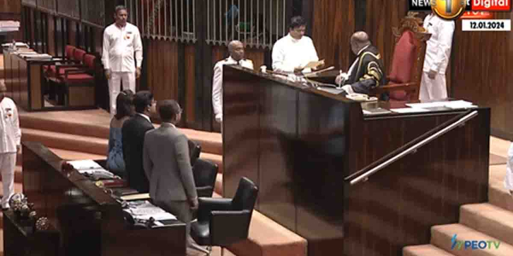 චමින්දගේ පුටුවට වාසලතිලක ආ හැටි! VIDEO I Sri Lanka Latest News