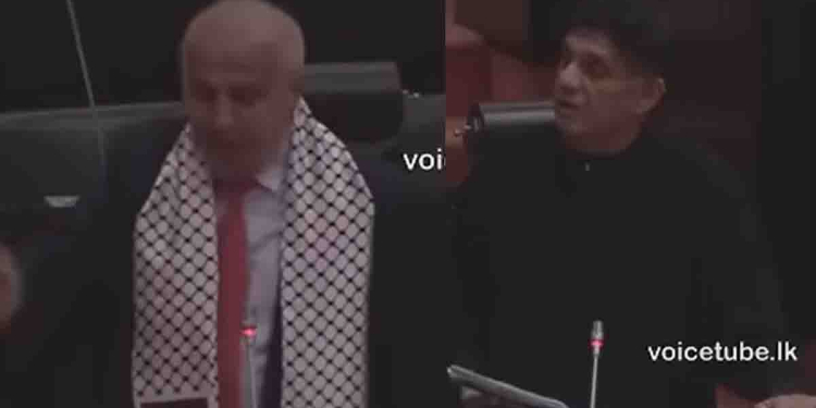 විපක්ෂනායක සජිත් අද උදේම හූති ප්රශ්නය ඇදලා ගනී! ‘මෙහේ දරුවන්ට කන්න නැතිව තියෙද්දී ජනාධිපතිතුමා මිලියන 250ක් වියදම් කරලා රතු මුහුදට නැව් යවනවා!’ සජිත්ගේ සහායට හකීමුත් එයි! ‘දැන් ජනාධිපතිතුමා නොබැඳි ජාතීන්ගේ සමුලුවට උගන්ඩාවට යනවා! මෙහේ අමෙරිකා-ඊශ්රායල ගැත්තන් වෙලා හූති සටන්කරුවන්ට ගහන්න යනවා! මොන නොබැඳි ප්රතිපත්තියක්ද මේ? මොනවද මේ විහිලු!’ VIDEOI Sri Lanka Latest News
