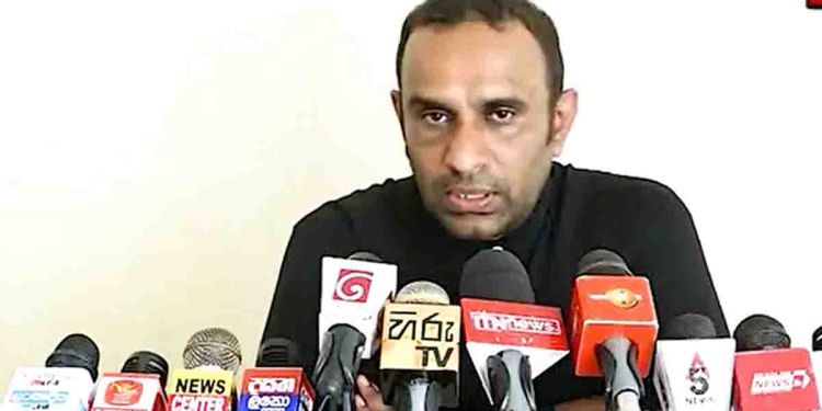 හැමෝම පුදුම කරමින් උදේ මන්ත්‍රීකමෙන් අයින් වුණු චමින්ද විජේසිරි හදිසි මාධ්‍ය හමුවක් කැඳවයි! සජබෙ ඇතුළේ අර්බූදයක් කියලා හිතපු අයට තරු විසිවෙන උත්තර ටිකක් දෙයි! ඊළඟට ගහන ගේම් එකත් කියයි! ඔන්න අහගන්න! VIDEOI Sri Lanka Latest News