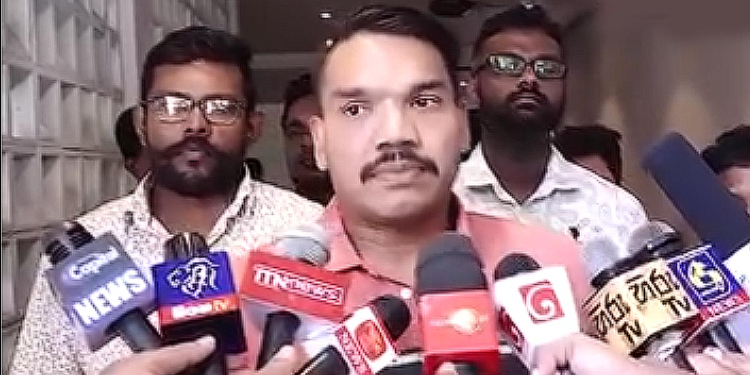 ෆේස්බුක් සහ සමාජ මාධ්‍ය පාලනය කරන්න අරන් එන ඔන්ලයින් පනතට රාජපක්ෂවරුන් පක්ෂයි! නාමල්ගෙන් විශේෂ ප්‍රකාශයක්! VIDEO I Sri Lanka Latest News