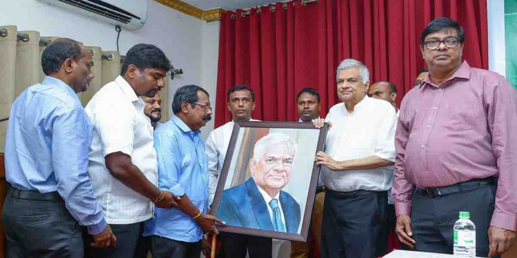 රනිල් යාපනයේ එජාප පාක්ෂිකයන් හමුවෙයි! ව්‍යවස්ථානුකූලව බලය බෙදන්න සූදානම් බව කියයි! I Sri Lanka Latest News