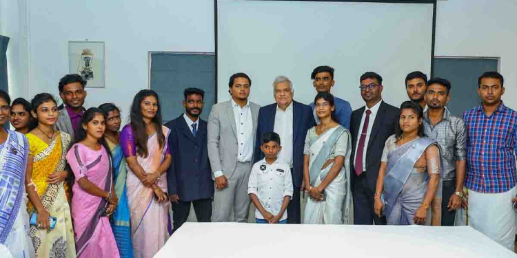 යාපනයේදී අරුන් සිද්ධාර්ත් හා ජනපති අතර හමුවක්! PHOTOS I Sri Lanka Latest News