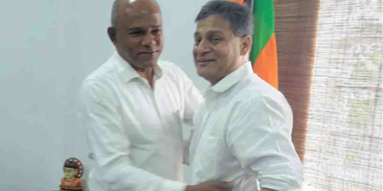 සජබෙට ආපු හිටපු යුද හමුදාපති දයා රත්නායක දෙරණේ දිලිත්ගේ පක්ෂයට ගියා කියලා අද උදේ පාන්දරම යවපු ‘දේශපාලන නයා’ අතේ පත්තු වෙලා පචයක් වෙයි! මෙන්න නිවේදනය! I Sri Lanka Latest News