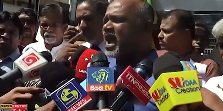 ‘ශ්‍රී ලංකාව ඉන්දියාවේ කොටසක්’ කියපු සංචාරක ඇමැති හරීන්ගේ කතාවට අමාත්‍යංශය ඉදිරිපිට විරෝධතා! ‘වහාම හරීන් ඉවත් කරනු! සිවිල් සංවිධාන ගාලු පාරේ යකා නටයි! VIDEO I Sri Lanka Latest News