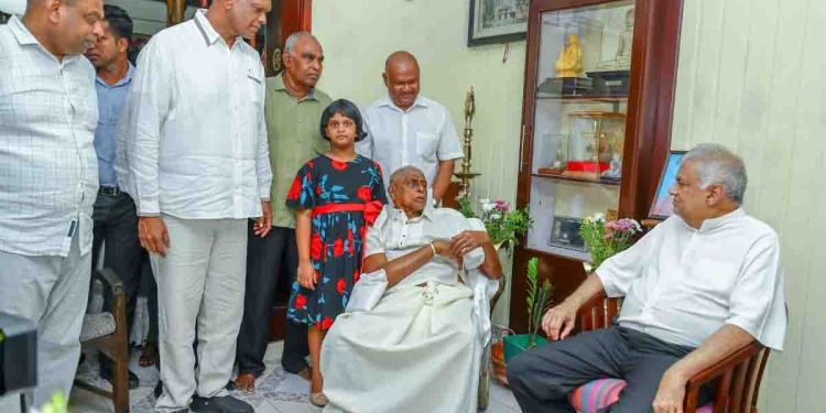 ගාමිණී ජයවික්‍රමගේ ‌දුක සැප බලන්න රනිල් කටුගම්පොළ ගෙදරටම ගිහින්! PHOTOS I Sri Lanka Latest News