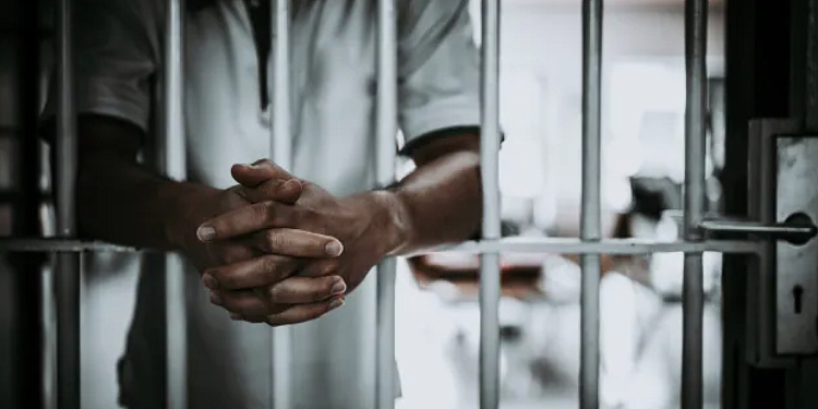 සිර මැදිරිවල සිටින සැකකරුවන්ට පිටතින් කෑම ගෙන ඒම තහනම් කරයි! Sri Lanka Latest News