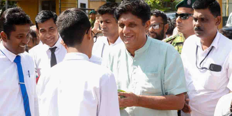 ගාල්ල ප්ලයිවුඩ් කෝපරේෂන් එකේ අක්කර 17ක් ලක්ෂ 82කට ව්යාපාරිකයකුට විකුණලා! මේ ගැන පාර්ලිමේන්තුවේ විමර්ශනයක් කරන අතරවාරයේ ව්යාපාරිකයා ඒ ඉඩම වෙන්දේසි කරලා! අද මුලු රටම වෙන්දේසිලන්තයක් කරලා! ඇලපාත විදුහලට 94 වැනි සුහුරු පන්ති කාමරය ලබා දෙමින් සජිත්ගෙන් විශේෂ හෙළිදරව්වක්! VIDEO & PHOTOS I Sri Lanka Latest News