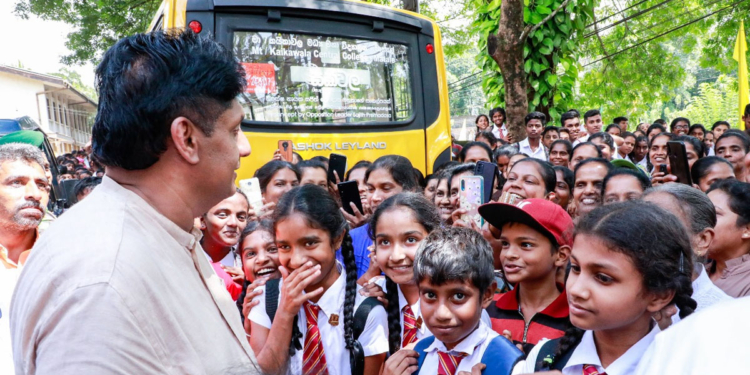 ජනාධිපතිතුමා පොලිස්පති තනතුරට නමක් යෝජනා කරලා එව්වා! ඒක සම්මත වෙන්න ඡන්ද 5ක් අවශ්‍යයි! ඒත් නමට පක්ෂව ලැබුණේ ඡන්ද 4යි! විරුද්ධව ‌2ක් ලැබුණා! දෙදෙනෙක් ඡන්දය දුන්නේ නෑ! කතානායකට ඡන්දය දෙන්න පුලුවන් ඡන්දය සම වුණොත් විතරයි! එහෙම තියෙද්දී කතානායකගේ ඡන්දයෙන් ‌පොලිස්පති පත්කරලා! මේක නීති විරෝධියි! ව්‍යවස්ථා විරෝධියි! රටේ අද තියෙන්නේ කැලෑ නීතියක්! රත්තොට කයිකාවල විදුහලේ දරුවන්ට බස් රථයක් පිරිනමමින් විපක්ෂනායකවරයා ව්‍යවස්ථාදායක සභාවේ වෙච්ච දේ රටටම කියයි! VIDEO & PHOTOS I Sri Lanka Latest News