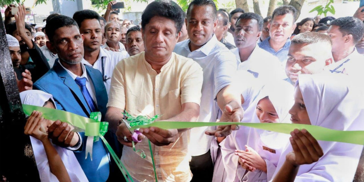 ජනාධිපතියි ආණ්ඩුවයි එකතු වෙලා රටේ ජනතාව නොමරා මරනවා! සුපිරි පොහොසතුන්ව රකිනවා! ජනතාවට-ගමට රටට වැඩක් නැති සාප ලත් ආණ්ඩුවේ ආයුෂ මේ අවුරුද්දෙන් ඉවරයි! සජිත් ආණ්ඩුවට අවසන් දින දෙයි! PHOTOS I VIDEO I Sri Lanka Latest News