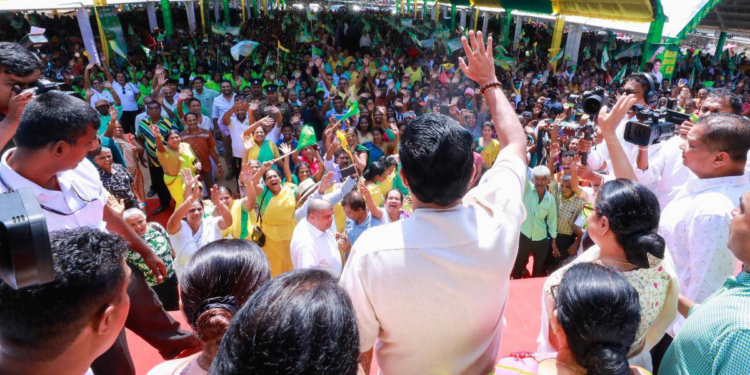 නුවරට මේ මහා ජන ගඟ ආවේ ඔබතුමා නිසා! ඒක තමා ඇත්ත! කිරිඇල්ල ඔක්කොටම අහෙන්න මයික් එකටම කියයි! VIDEO I Sri Lanka Latest News