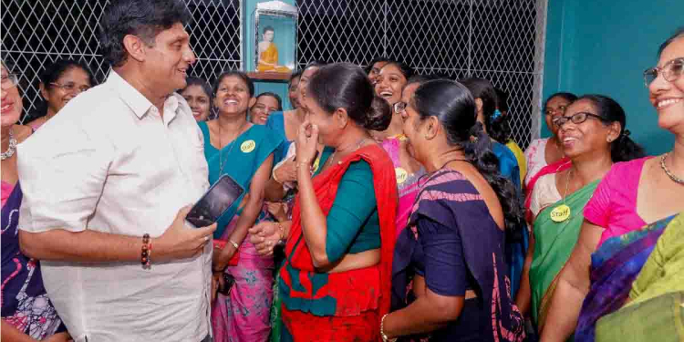 හැම දරුවෙක්ම ලක්ෂ 12ක ණයකාරයෙක් කරලා! උනුත් එකයි මුනුත් එකයි කියලා අවුරුදු 75ක් දෙගොල්ලොම රට විනාශ කළාද? එහෙමත් නැත්නම් යුද්ධයෙන් පසු සාපය රට විනාශ කළාද? ස්මාර්ට් පන්ති කාමරයක් වීගොඩ මහා විද්යාලයට ලබා දෙමින් සජිත් කියපු කතාව! VIDEO & PHOTOS I Sri Lanka Latest News