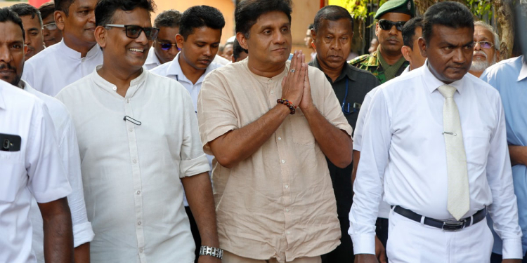 ගෝඨාගේ කාලේ ජාතික පාසලක් කියලා බෝඩ් එක ගහන්න ලක්ෂ 20ක් වියදම් කළා! ඒකෙන් ස්මාර්ට් පන්ති කාමර 2ක් හදන්න තිබ්බා! නාමපුවරු දේශපාලනය අයින් කරලා හැම සතයක්ම දරුවන්ගේ අභිවාද්ධියට යොදවනවා! VIDEO I PHOTOS I Sri Lanka Latest News