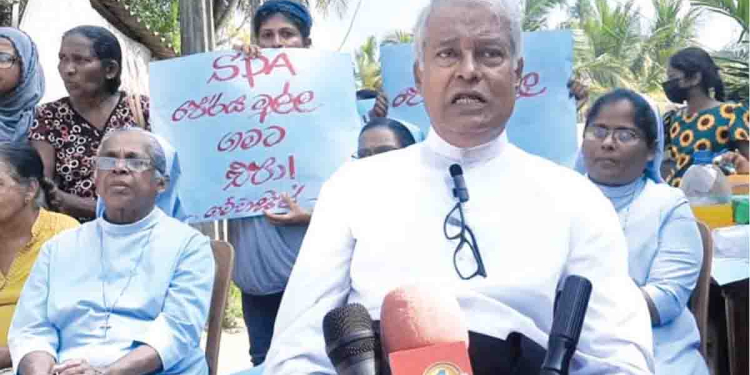 රට හැමතැනම හතු පිපෙනවා වගේ ‘ස්පා’ ඇරෙනවා! කවුරුවත් විරුද්ධ වෙන්නේ නෑ! හැබැයි ගමේ දාපු ‘ස්පා’ එකට විරුද්ධව මීගමු පියතුමන්ලා ජනතාව එක්ක පාරට බැස්සා! I Sri Lanka Latest News