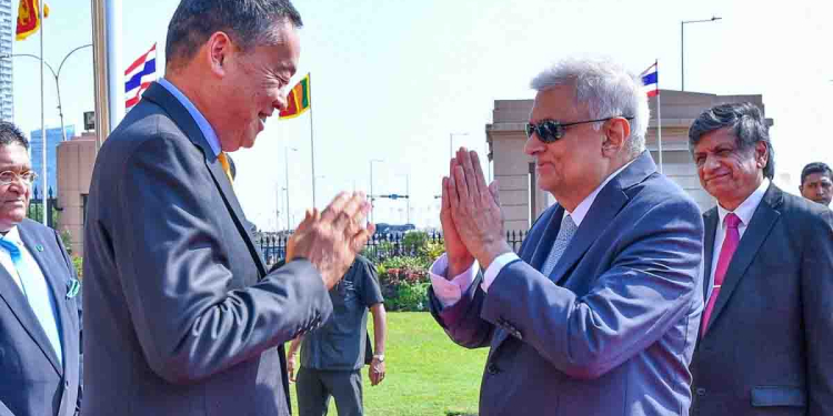 නිදහස් උළෙලට සහභාගී වෙන්න ලංකාවට ආපු තායි අගමැතිට රනිල් ආයුබෝවන් කියයි! PHOTOS I Sri Lanka Latest News
