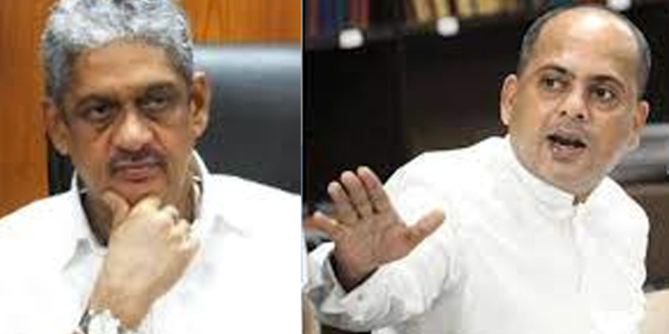 සජබ සභාපතිකමින් අයින් කරනවාට එරෙහිව ෆොන්සේකා උසාවි යන්න හදනවලු! මාධ්‍යවේදියා අහපු ප්‍රශ්නෙට මරික්කාර් දීපු උත්තරේ! ෆොන්සේකා රෑට රෑට ඩයනා ගමගේගේ ගෙදර රනිල් හම්බවෙලා කතා කරනවාලු! මේවා කුප්ප වැඩ! සජබ එක්ක ඉන්නවා නම් සජබ එක්ක ඉන්න! රනිල් එක්ක ඉන්නවා නම් ටටා බායි කියලා අපිටත් නෝටිස් එකක් දීලාම යන්න! එතකොට අපි ‌අයින් කරනවට හේතු කියන්නම්! VIDEO I Sri Lanka Latest News