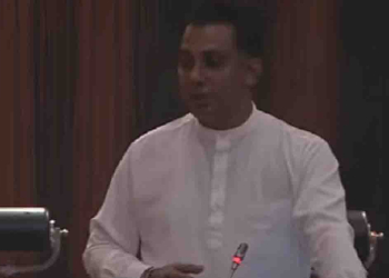 කඳ බඩ තිබ්බට මීහරක් බලාගත්ත අයට කෝච්චිවල වඩේ විකුණනවා වගේ මේ පාර්ලිමේන්තුව ඇතුළේ හැසිරෙන්න දෙන්න එපා! කතානායකතුමාට මන්ත්‍රී රෝහණ බණ්ඩාරගෙන් පැමිණිල්ලක්! VIDEO I Sri Lanka Latest News