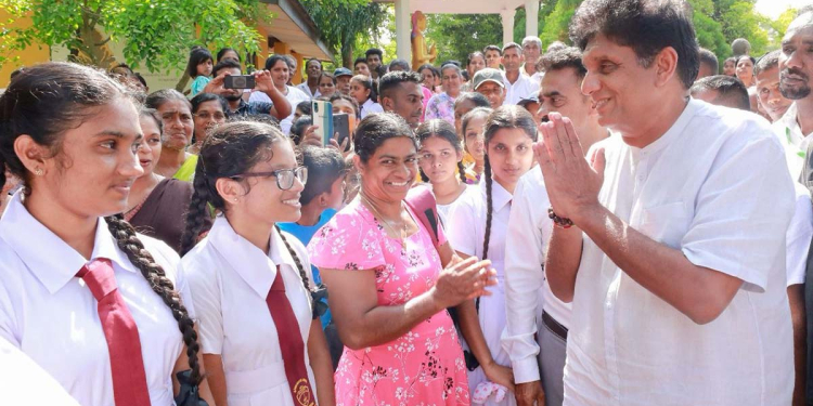 මම පාසල් දරුවන්ට බස් දෙද්දි කුහකයො මට බස් මෑන් කිව්වා! වැඩ බැරි කුහක කයියනායකලා වගේ අපි බොරු කයිවාරු ගැහුවෙත් නෑ! රාජපක්ෂලා එක්ක ඩීල් දැම්මෙත් නෑ! අපිට ඩීල් එකක් තියෙන්නේ ජනතාව එක්ක! PHOTOS I VIDEO ISri Lanka Latest News