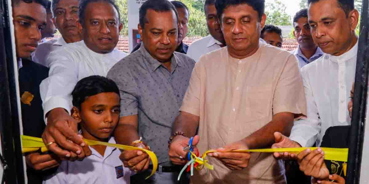 ප්රතිගාමී-ජනතාවගේ කටවල් වහන-රාජ්ය මිලේච්ඡත්වය-රාජ්ය ත්රස්තවාදය ක්රියාත්මක කරන ඔන්ලයින් පනත නම් ආණ්ඩුව සම්මත කරගත්තා! ඒත් කෝ ඔන්ලයින් අධ්යාපනය? ඒකට ආණ්ඩුව නීති සම්පාදනය කරන්නේ නැත්තේ ඇයි? VIDEO & PHOTOS I Sri Lanka Latest News