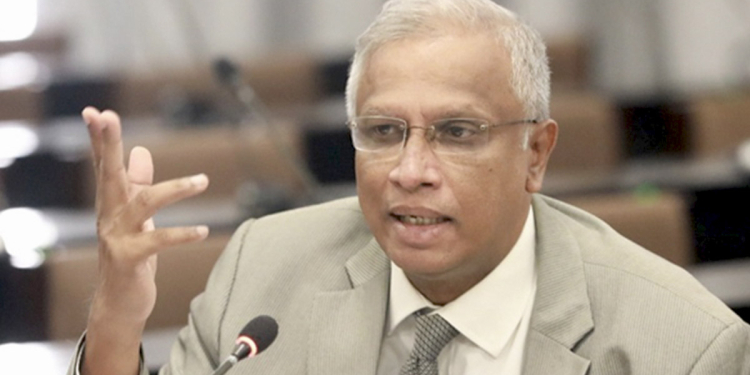 ජනාධිපති කාර්යාලයෙන් නිවේදනයක් නිකුත් කරලා තියෙනවා ජනාධිපතිට ඕන විදිහට ක්‍රියා කරන්න එයාට නිදහස දෙන්න ඕනේ කියලා! ඒක අනුමත කරන්න බෑ! මේ සංශෝධන ගෙනාවේ රනිල්! එතුමාම දැන් ඒවා කඩන්න ඉල්ලනවා! ජනාධිපති නීතීඥ සුමන්තිරන් කියයි! VIDEO I Sri Lanka Latest News
