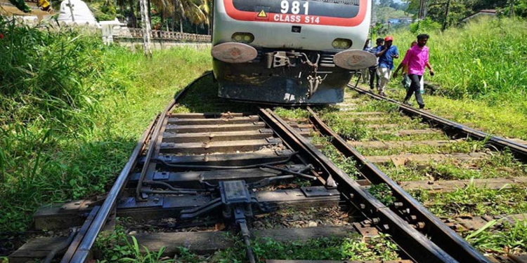 උඩරට මැණිකේ උලපනේදී පීලි පනී! Sri Lanka Latest News