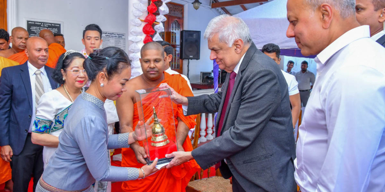 ජනපති වාළුකාරාමයට ගිහින් කීර්ති ශ්‍රී රාජසිංහ රජුගේ පිළිරුව විවෘත කරයි! PHOTOS I Sri Lanka Latest News