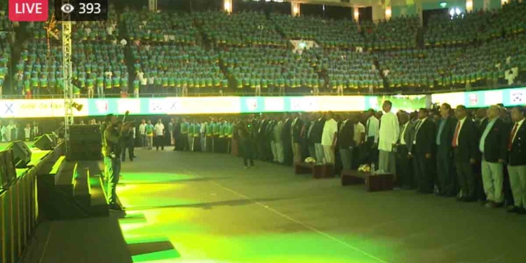යුද්ධය දිනපු හමුදාපතිවරු-යුද්ධය කරපු මේජර් ජෙනරල්වරු- යුද්ධය දිනපු රණවිරුවො එක රොත්තට සුගතදාස ක්‍රීඩාංගණයට එයි! සජිත්ගේ දිවි දෙන රණවිරු සමුළුව ඇරඹේ! සජීවීව මෙතනින් බලන්න! VIDEO I Sri Lanka Latest News