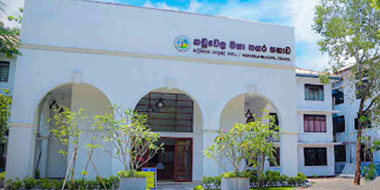 ඡන්දෙට දින 8යි! කඩුවෙල නාගරික කොමසාරිස්වරිය අභ්‍යන්තර ලිපිගොනු රැසක් විනාශ කරන්න කටයුතු කරලා! VIDEO I Sri Lanka Latest News