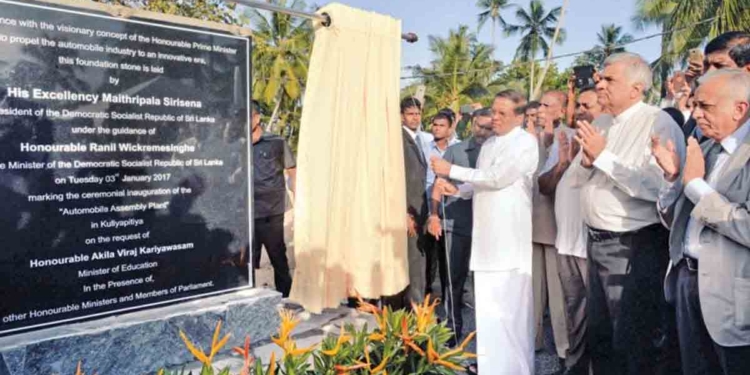 2015 ඡන්දෙටත් කුලියාපිටියේ වොක්ස්වැගන් ෆැක්ටරි අරිනවා කියලා අන්තිමට රටම හිනාවුණා! මෙන්න ඡන්දෙට දවස් 3ක් තියෙද්දි අද රනිල් ආයෙත් කුලියාපිටියේ ගිහින් වොක්ස්වැගන් එකක් අරිනවලු! මෙහෙම ඒවා කරන්න පුළුවන් රනිල්ටම විතරයි! VIDEO I Sri Lanka Latest News