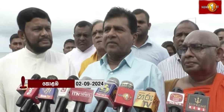 මමයි ශ්රීලනිපයේ 7 වන සභාපති! ආණ්ඩුවේ ඇමැතිකම් දරන ශ්රීලනිපයේ කිහිපදෙනෙක් රනිල්ව ප්රධාන ආරාධිතයා කරලා මොනාක් ඉම්පීරියල් හෝටලේ රැස්වීම් තියද්දී විජයදාස තවත් කීපදෙනෙක් එක්ක බණ්ඩාරනායක පිළිරුව අසළදී පක්ෂ සංවත්සරය සමරයි! VIDEO I Sri Lanka Latest News