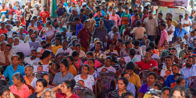 මහවැලි කලාපවල අසරණ ජනතාව මුහුණ දෙන ප්‍රශ්න හදුනගනී! ඉක්මන් විසඳුම් දෙන්න නාමල් මැදිහත් වෙන්න ලෑස්තියි! PHOTOS I Sri Lanka Latest News