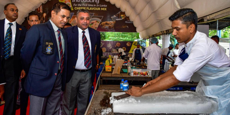 ගුවන් හමුදාව පළමු වතාවට සීගිරියේ ඉවුම්පිහුම් තරගාවලියක් තියයි! හොඳම සූපවේදියා සීගිරි හමුදා කඳවුරේ සැරයන් හේරත්! Sri Lanka Latest News