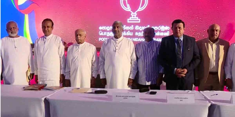 ෆොන්සේකා එකපාරක් ඡන්දෙ ඉල්ලපු කුසලානයෙන් රනිල් එක්ක ඉන්න දිනේෂ්ලා-ප්‍රසන්නලා-රමේෂ්ලා සන්ධානයක් හදාගෙන රනිල්ටම සහාය දක්වන බව කියයි!  I Sri Lanka Latest News
