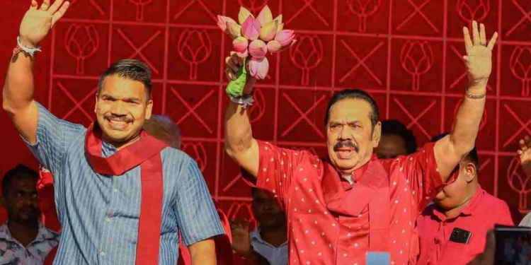 මහින්ද නාමල් එක්ක මාතලේ වේදිකාවේ! පාක්ෂිකයන්ගෙන් නාමල්ට උණුසුම් පිළිගැනීමක්! PHOTOS & VIDEO I Sri Lanka Latest News