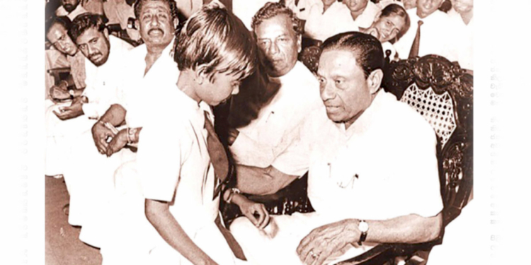 කවුද මේ ප්රේමදාස? මොනවද කළේ රටට? පෝස්ටරයක් නෙවෙයි කියවිල්ලක්! Sri Lanka Latest News
