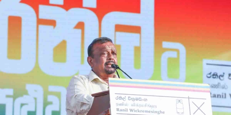 සජිත්ගෙයි අනුරගෙයි බහිනවාලු! රනිල්ගෙ නගිනවලු! අනේ මන්දා එස්.එම්. චන්ද්‍රසේනට මොනා වෙලාද කියලා? මොනවා කියනවාද කියලා? දැන් නම් හොඳටම අප්සට්! VIDEO I Sri Lanka Latest News