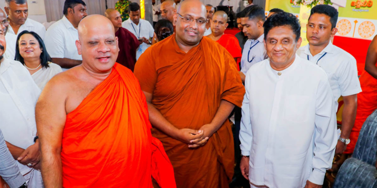 රට වැටී තියෙන වෙලාවේ මහා සංඝරත්නය ප්‍රමුඛ ආගමික නායකයන්ගේ අවවාද-අනුශාසනා මත රට ඉදිරියට ගෙනියනවා! කොළඹදී මුලුදුන් මහා සග සමුලුවේදී සජිත්ගෙන් ප්‍රතිඥාවක්! VIDEO I PHOTOS I Sri Lanka Latest News