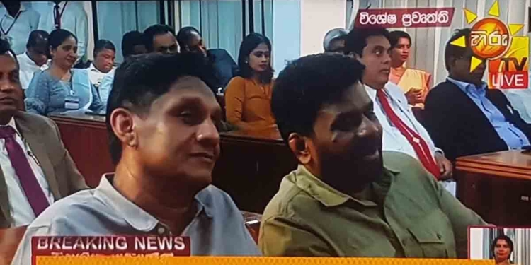 මැතිවරණ කොමිසමේදී අනුර-සජිත් එකට ඉන්න මේ ෆොටෝ එක සමාජ මාධ්යවල හෝ ගාලා යනවා! I Sri Lanka Latest News