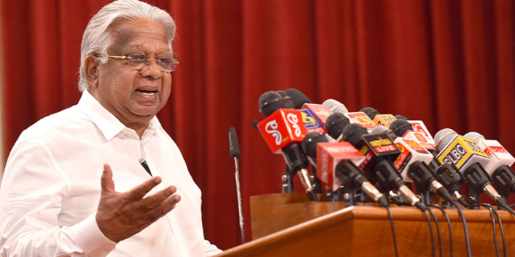 රනිල්ව ජනාධිපති කරන්න පාර්ලිමේන්තුවේදී අත උස්සලා රනිල්ගෙන්ම ඇමතිකම නැතිකරගත් සිරිපාල ගම්ලත් කතා කරයි! ජනාධිපතිවරයාට මුල අමතක වෙලා! ඔය ජනාධිපතිකම්-ඇමැතිකම් තව සති 2යි! Sri Lanka Latest News