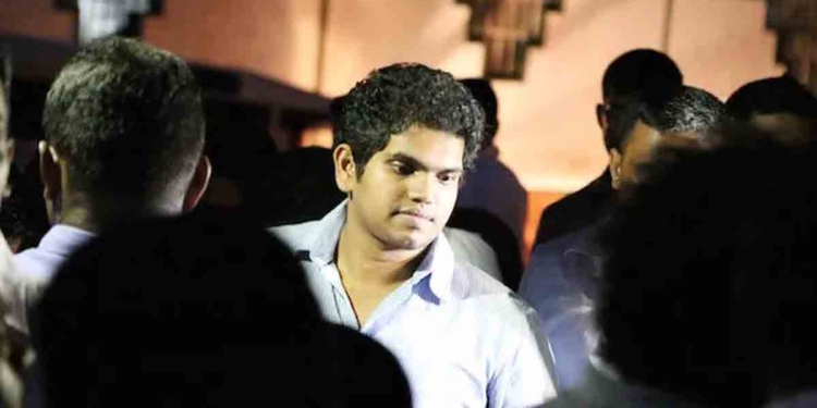 ජනාධිපතිවරණයේදී කිසිම පක්ෂයක් මෛත්‍රීපාලලාව ළංකර ගත්තේ නෑ! මහඡන්දෙට දිලිත්ගෙ පක්ෂයෙන් මෛත්‍රීගෙ පුතා දහම් සිරිසේනව අරන්! VIDEO I Sri Lanka Latest News