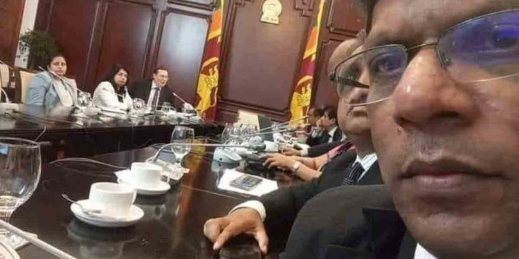 මාලිමාවේ නියෝජිතයන් IMF සාකච්ඡාවලදී ගහපු සෙල්ෆිය පත්තු වෙයි! කැබිනට් මාධ්‍ය හමුවේදී මාධ්‍යවේදීන් විජිතගෙන් ප්‍රශ්න කරයි! මෙන්න IMF එක්ක කරපු සාකච්ඡාවේ රහස් විජිත හෙළිකරනවා! I Sri Lanka Latest News