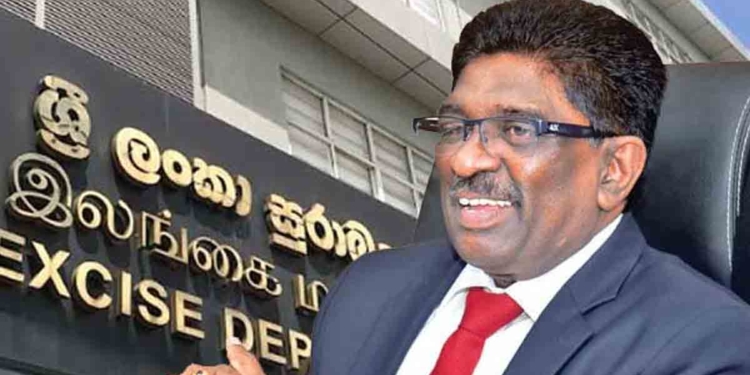 ඡන්ද කාලයේදී බාර් ලයිසන් දිගට හරහට බෙදුවා කියලා චෝදනා එල්ල වූ සුරාබදු කොමසාරිස් ගුණසිරිව ගෙදර යවයි! I Sri Lanka Latest News