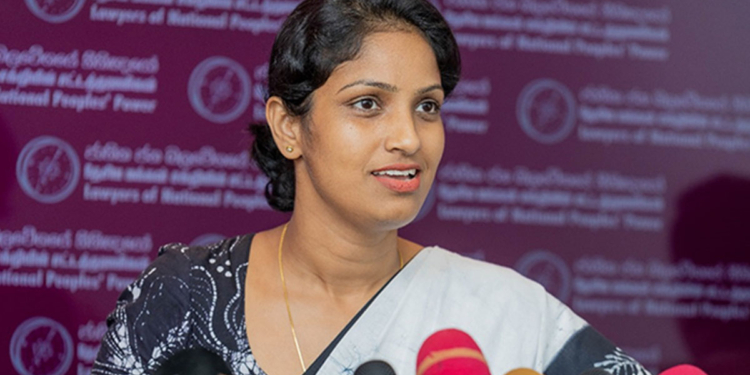 මැතිවරණ වේදිකාවේදී ‘අපෙන් හොරකම් කරපු සල්ලි දැන් තියෙනවා උගන්ඩාවේ! අපිට ඒවා ගන්න ඕන නැද්ද…?’ කියලා කෑගහලා අහලා ‘උගන්ඩා කුමාරි’ කියලා නමකුත් පටබැඳුණු මාලිමාවේ නිලන්ති යළිත් උගන්ඩා සල්ලි ගැන කතාකරයි! VIDEO I Sri Lanka Latest News