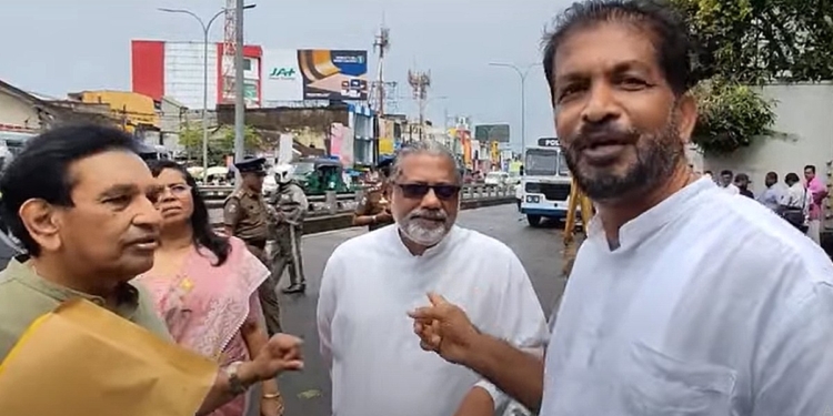 මුන් ගැන ලැජ්ජ වෙන්න ඕන! මුන් මහ පරබල්ලො ජාතියක්! සත්තු! වෙන තැනක නම් මම දන්නවා කරන වැඩේ! මුන්ට ආයෙ ඡන්දෙ දෙන්න එපා! කළුතරින් නාමයෝජනා දෙන්න ආ රාජිතගෙයි විදුරගෙයි මුහුණටම කුණු බැනුම්! දෙන්නාම මුහුණ හංගගෙන හීන්සීරුවේ මාරුවෙයි! VIDEO I Sri Lanka Latest News