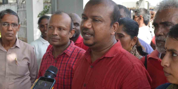 පාර්ලිමේන්තුවේ හිටපු අය ජාවාරම්කාර සමාගම් රැකගන්න උත්සාහ කරද්දී ජනතාව වෙනුවෙන් ජාවාරම්කාරයන්ට එරෙහිව එළියේ සටන් කරපු ජන අරගල සන්ධානය කොළඹට නාමයෝජනා බාරදෙයි! PHOTOS I Sri Lanka Latest News