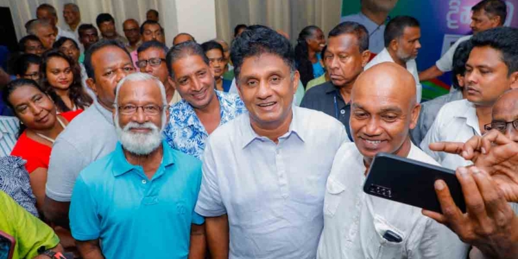 IMF එක 2033 ඉදන් ගෙවන්න කිව්වත් ගිය ආණ්ඩුව 2028 ඉදන්ම ණය ගෙවන්නම් කියලා මුලු රටම අමාරුවේ දැම්මා! ඒකෙන් මිදෙන්න රට වේගවත් සංවර්ධනයකට යා යුතුයි! සජිත් අද කැස්බෑවේ! VIDEO & PHOTOS I Sri Lanka Latest News