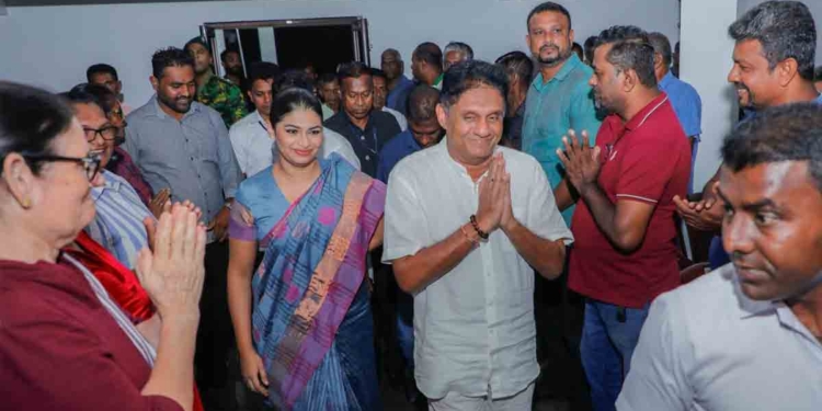ජනාධිපතිට තියෙන එකම විකල්පය සජබය විතරයි! අනෙක් ඔක්කොම සීසීකඩ ගිහින්! ජනතාව නැවත නගා සිටුවා රට ගොඩනගමු! සජිත් කඩුවෙලට එයි! VIDEO & PHOTOS I PHOTOS I Sri Lanka Latest News