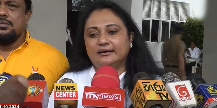 “අපි දෙන්නා එකට දුවමු අක්කේ කියලා හේෂා මාව කැපුවා – මම දන්නෙ නෑ හේෂා මෙච්චර පහත් තැනකට වැටුණේ කොහොමද කියලා” රත්නපුරෙන් කැපුණු දමිතා ඇත්ත කතාව හෙළිකරයි! VIDEO I Sri Lanka Latest News
