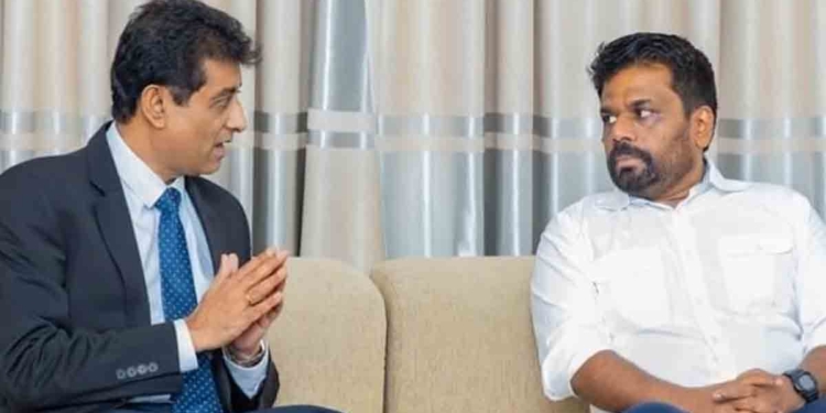 අනුරගේ ‘ජ්‍යෙෂ්ඨ ආර්ථික උපදේශක’ දුමින්ද හුළංගමුව කිසිම වැටුපක්-වරප්‍රසාදයක් නොගෙන සේවය කරන්න තීන්දු කරලා! රනිල්ගේ කාලේ නම් කිසිම සුදුසුකමක් නැති එවුන්ට උපදේශක තනතුරු දීලා තිබ්බේ කෝටි ගණන් වටින සුපිරි කාර්-වරප්‍රසාද-වැටුප් එක්කමයි!  I Sri Lanka Latest News